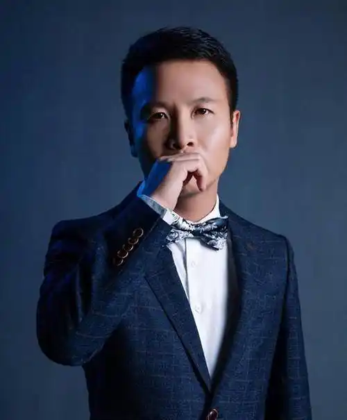 导演,在2012年,张浩导演并主演的首部作品《四平青年》成功打进网络