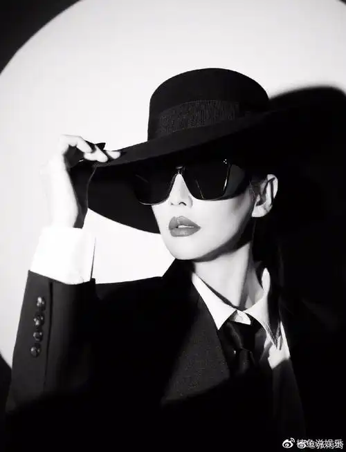 张雨绮不愧是霸气女王穿西装戴礼帽a范十足百老汇氛围感满满
