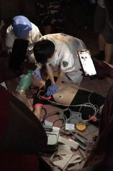 悲剧!3个月内第4次,成都52岁球友踢球后猝死,抢救现场曝光!