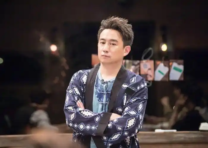 回顾黄磊人到中年想要平稳戏路生三胎原本是想凑齐三朵金花