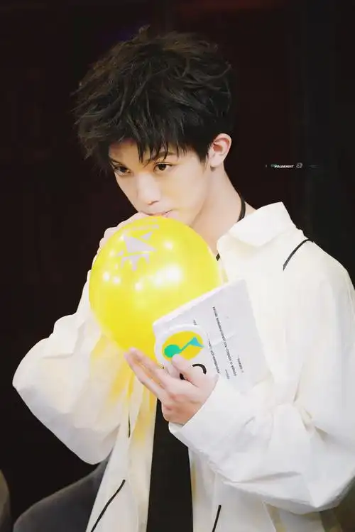 孙亦航[超话]# 吹气球的可爱崽 @qq音乐.