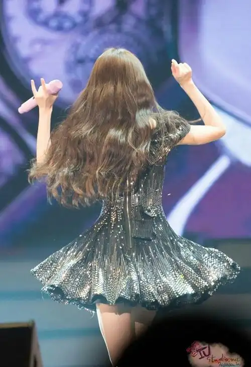 iu的背影也能很迷人