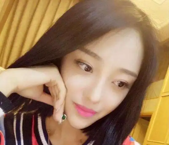 网曝仙洋睡娜美 娜美"闺房"直播惊现仙洋半张脸