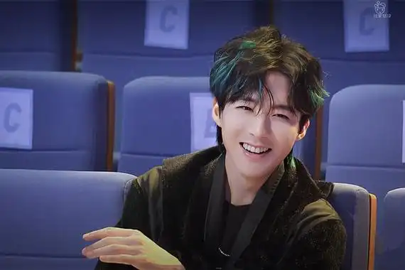 谁有宁哥笑到眯眼的照片