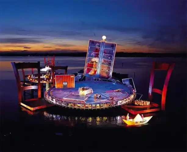 有生之年系列最疯狂的水上舞台设计
