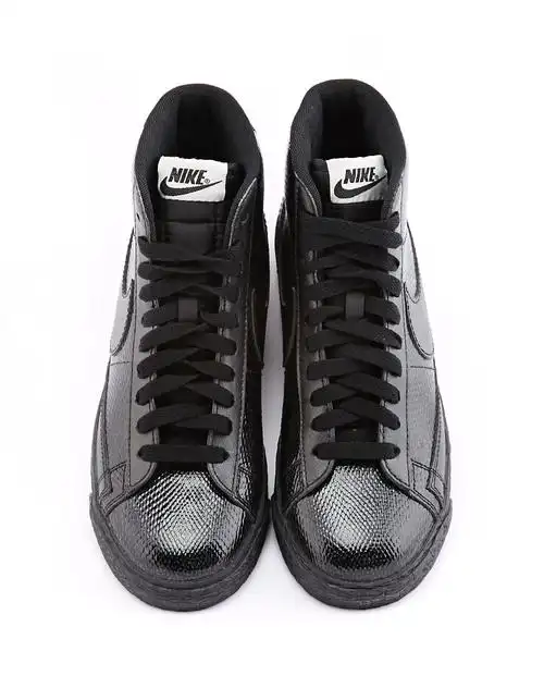 女款黑色休闲鞋 经典舒适