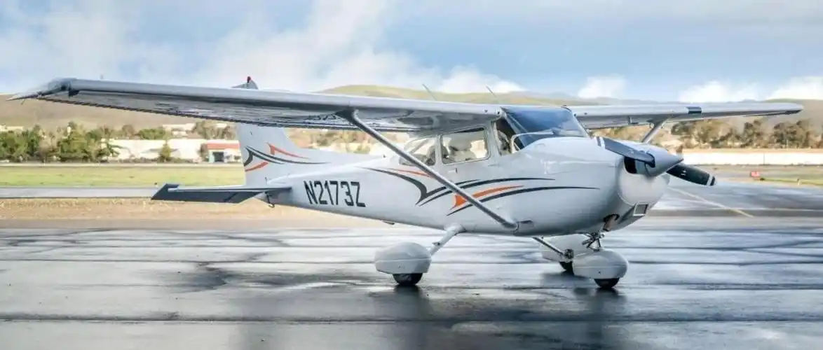 美国的塞斯纳172r轻型.