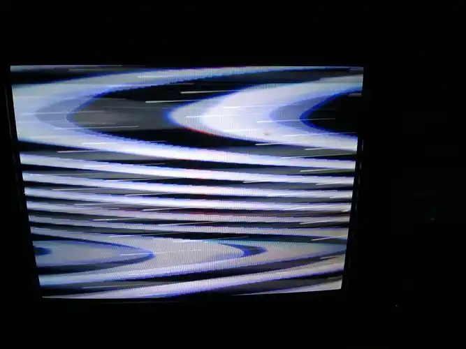 电视出现黑白条纹,有谁知道是怎么回事?该怎么解决吗?