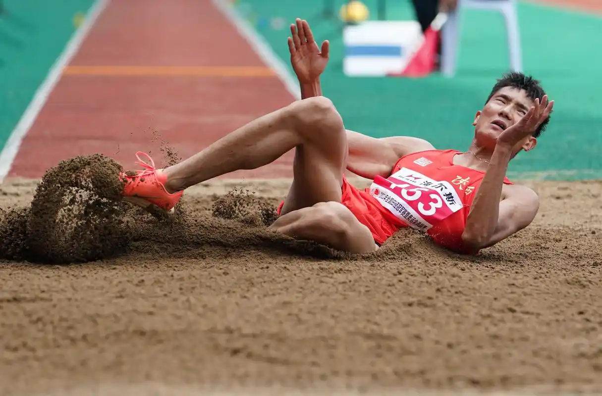 田径——全国冠军赛:男子组三级跳远决赛赛况