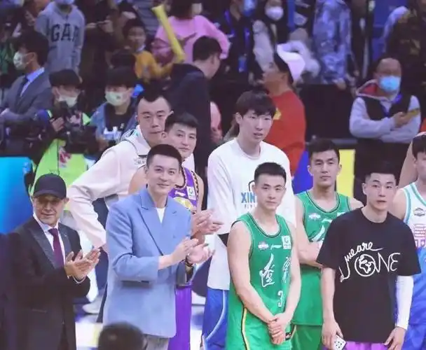 cba第一帅哥杨鸣离婚婚内出轨多年小三嚣张到快骑在原配头上了