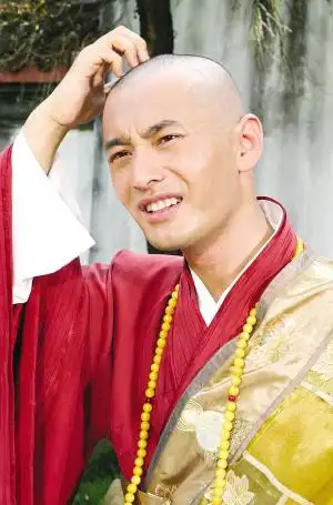 黄晓明,应采儿等演员正忙着赶拍《鹿鼎记》里韦小宝在扬州老家妓院的