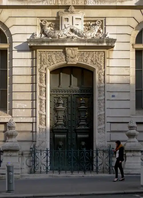 p> b>巴黎第二大学 /b>(université paris 2 panthéon-assas),简称