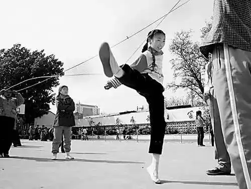 这些童年的弄堂游戏 只有30岁以上的上海人才玩过