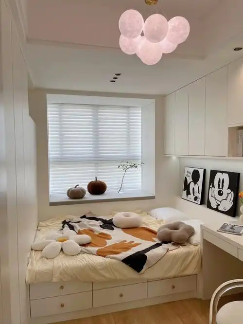 装修的时候,这个房间是按照多功能房间设计的,它既是休息室,也是