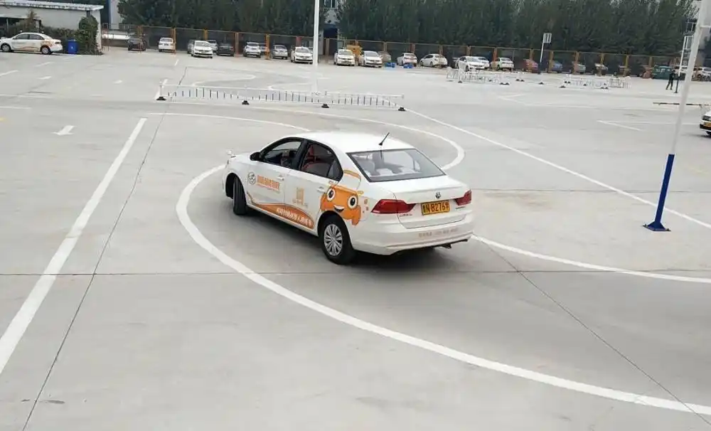 手动挡科目二考试内容有5项比自动挡多了1项很难的