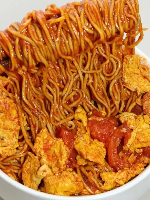 这款番茄鸡蛋炒面酸甜好吃吃一碗超治愈