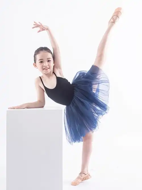 可爱小精灵儿童舞蹈摄影舞蹈动作参考