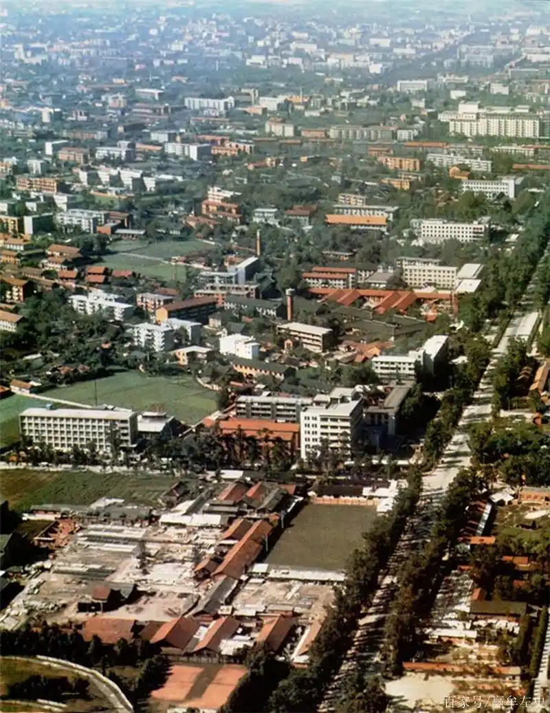 老照片:1950年代的北京胡同,这才是原汁原味的老北京生活