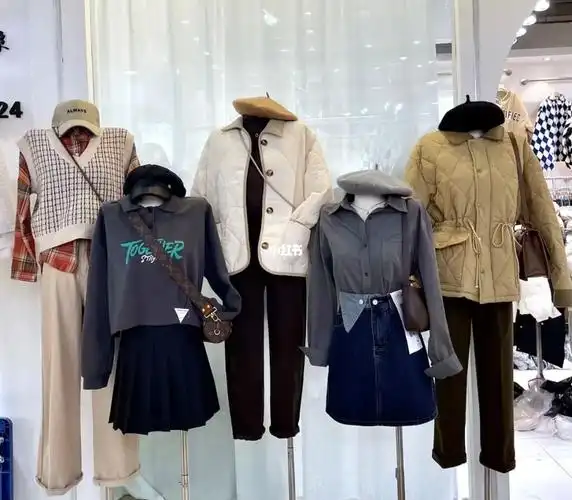 昆明螺丝湾一家时尚女装批发店