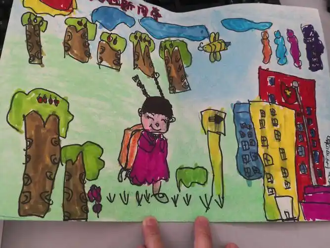 向阳的微笑—一(四)班绘画集锦