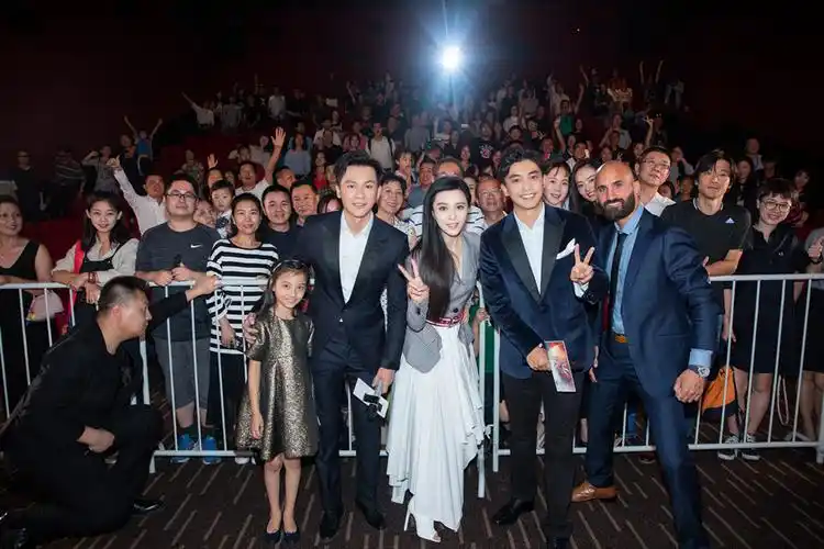 空天猎全球首映礼李佳航热血演绎军人风范