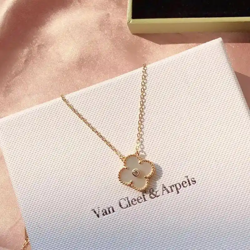 梵克雅宝四叶草带钻玫瑰金 - 抖音