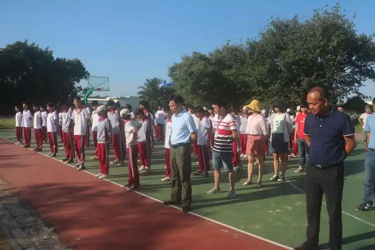 安全重于泰山 预防时刻重视––海口市丰南中学暑期防溺水安全主题