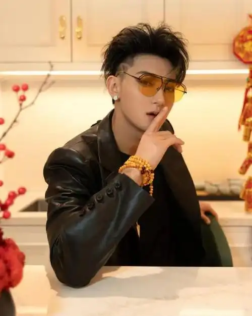 王一博直播2分钟,黄子韬直播看剩菜,吃剩菜不是罪