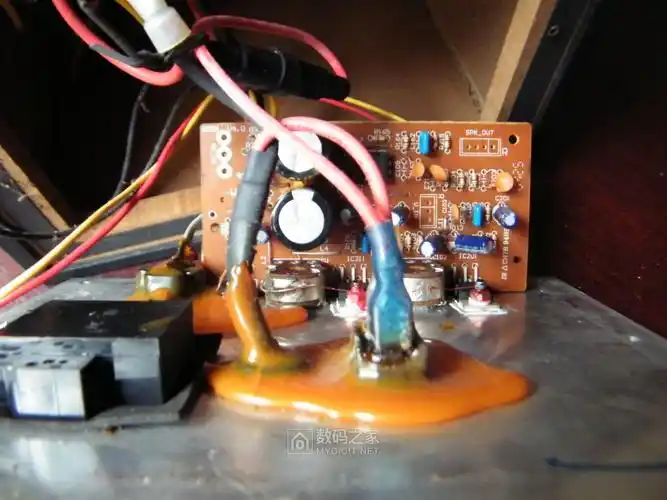 拆一个漫步者(edifier)r201t(04款)多媒体有源音箱