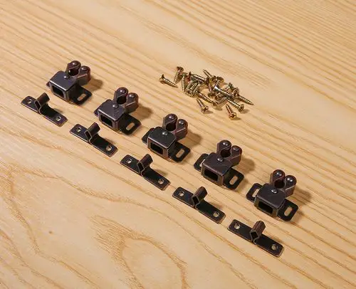 定制老式磁吸扣门柜门门碰卡扣衣橱门吸橱柜弹簧家具衣柜碰珠卡式