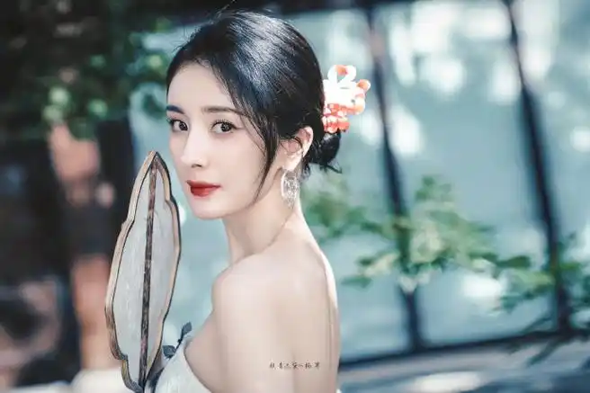 杨幂写真中的非遗元素##杨幂九尾狐发饰