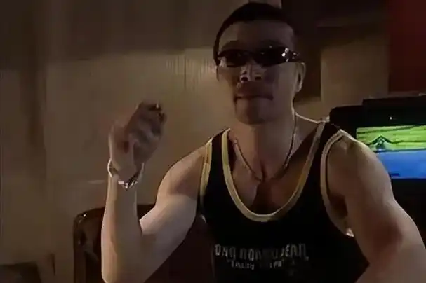 "21世纪最伟大的哲学家"因《魔幻手机》爆红,迷倒"富婆粉丝"