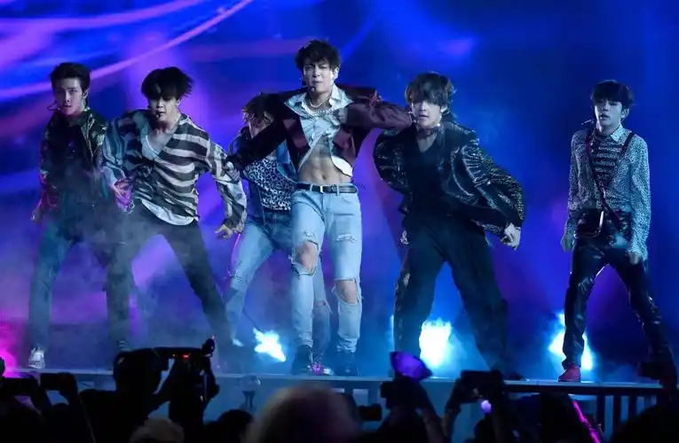 怎么看待这次回归田柾国露腹肌的镜头