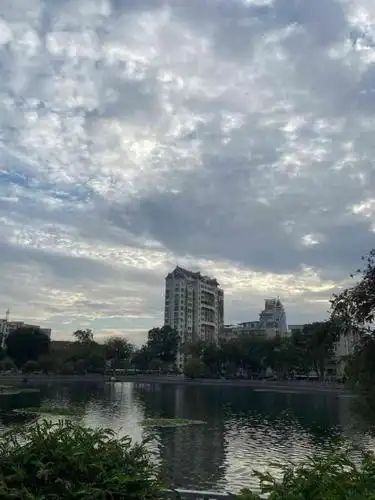 敬贤公园-"环境不错 有很多附近居民回来这里散散步 .