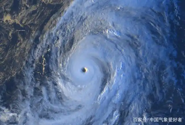 台风海贝思肆虐西太平洋,巨大风眼清晰犀利!目前已对准日本