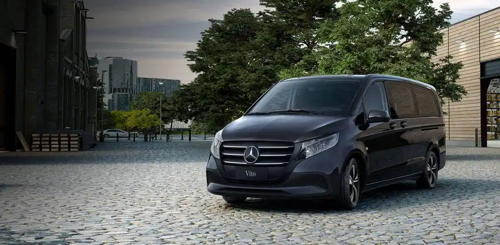 68万起售,新款奔驰威霆上市,内饰更新/2.0t轻混动力