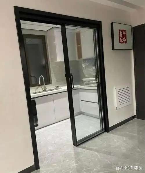 厨房移门,到底选吊轨门好,还是地轨门好?来听听过来人的经验