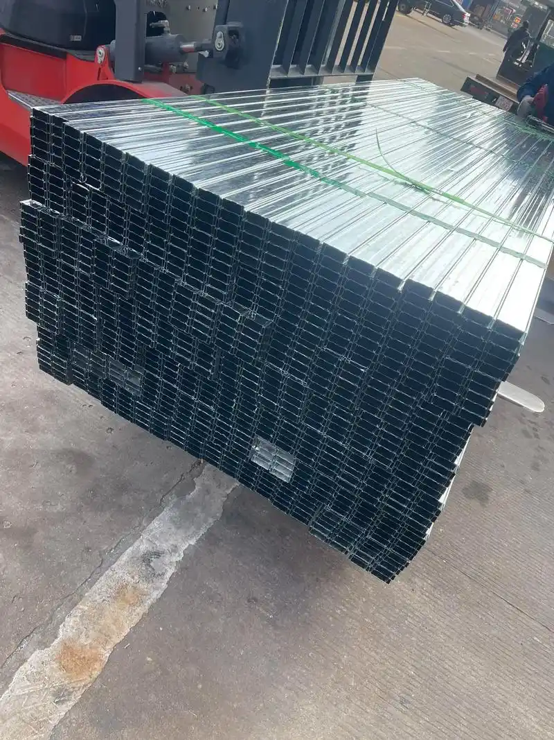 国标轻钢龙骨,质量杠杠好,又一车#装车出货