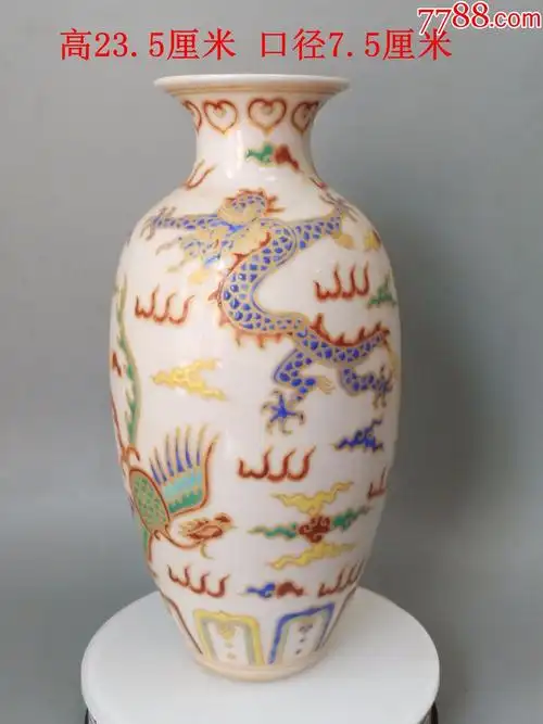 出土明代成化红胎瑞兽纹粉彩瓷花瓶