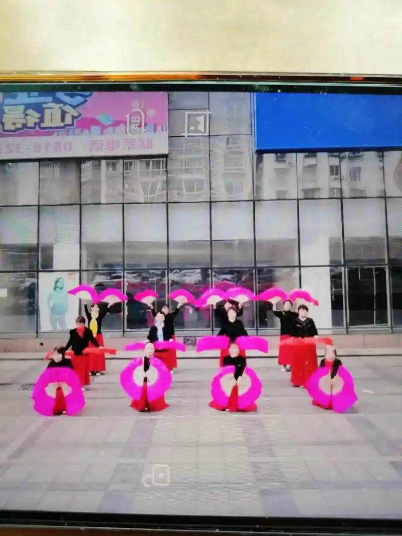 这扇子舞的队形,虽然不是专业的,但是也不错了96969691 - 抖