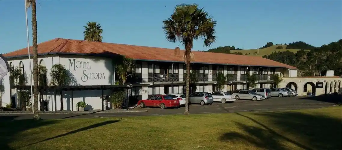 塞拉利昂汽车旅馆 (motel sierra)