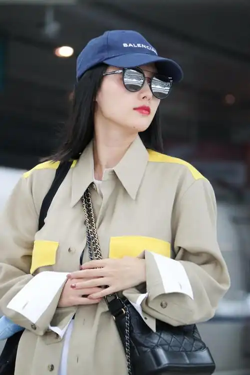 这些女明星用机场街拍告诉你什么是夏日时尚