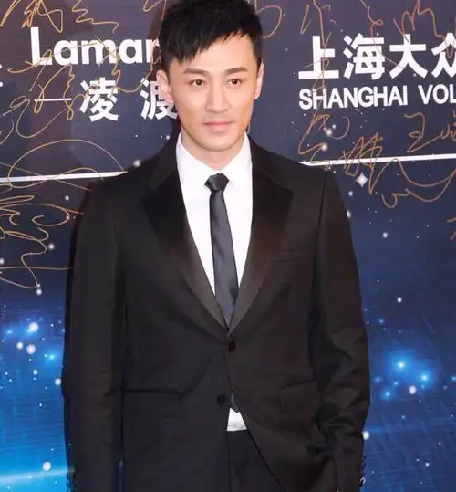 p>林峰,1979年12月8日生于福建厦门,中国香港影视男演员,流行乐歌手.