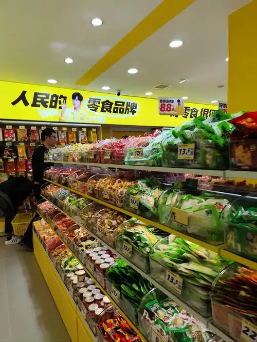 哇哦,这家零食小店小食品也太全了吧,装修