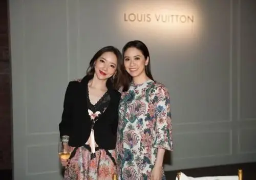 值得一提的是,蔡依珊如今的老公是连胜文(听这个姓你们应该就知道他