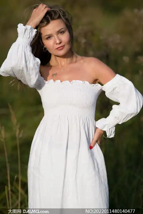 捋头发的叉腰姿势美女摄影高清原片