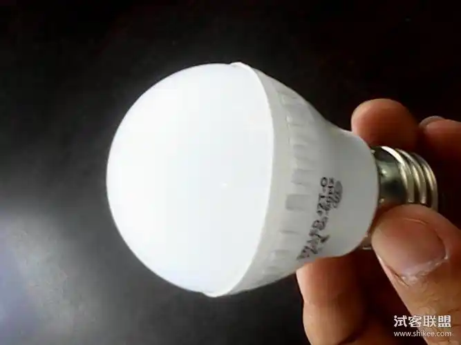 白光灯泡