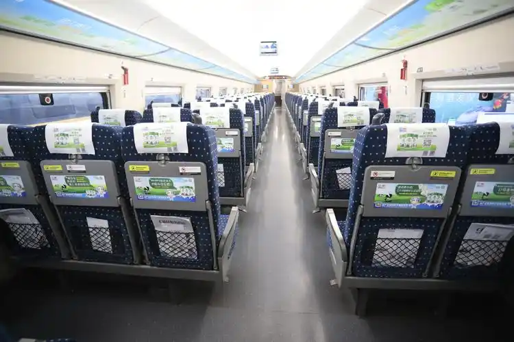 100个高铁站1000辆高铁这个品牌要在高铁车厢里霸屏