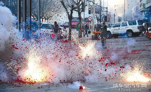 车子被鞭炮炸了 保险公司是否赔付?