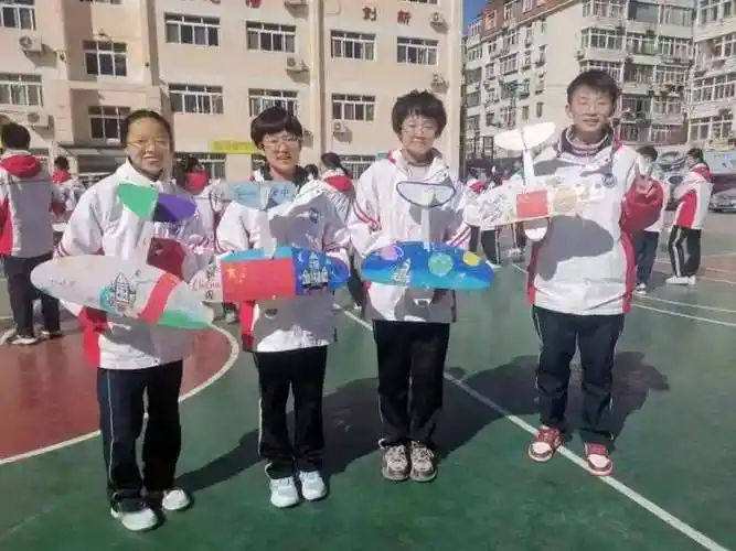 全环境立德树人实践中见真功夫劳动中品生活之美青岛三十七中2023级3